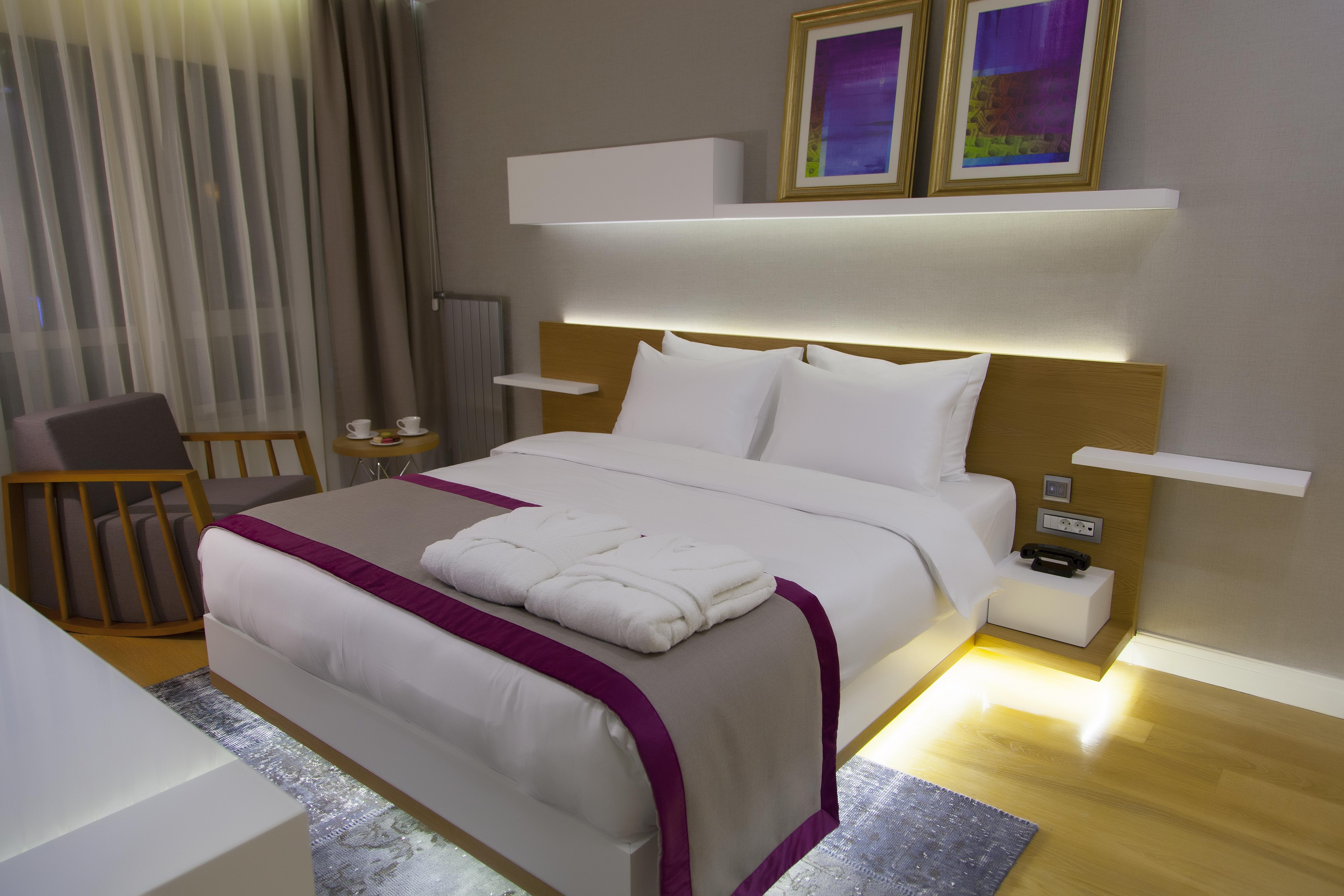 The Leos Residence — Photos 1